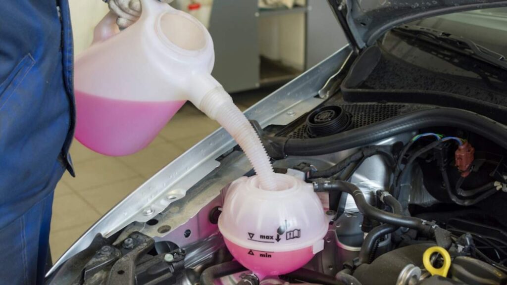 Issues You Face When You Drive With Low Coolant