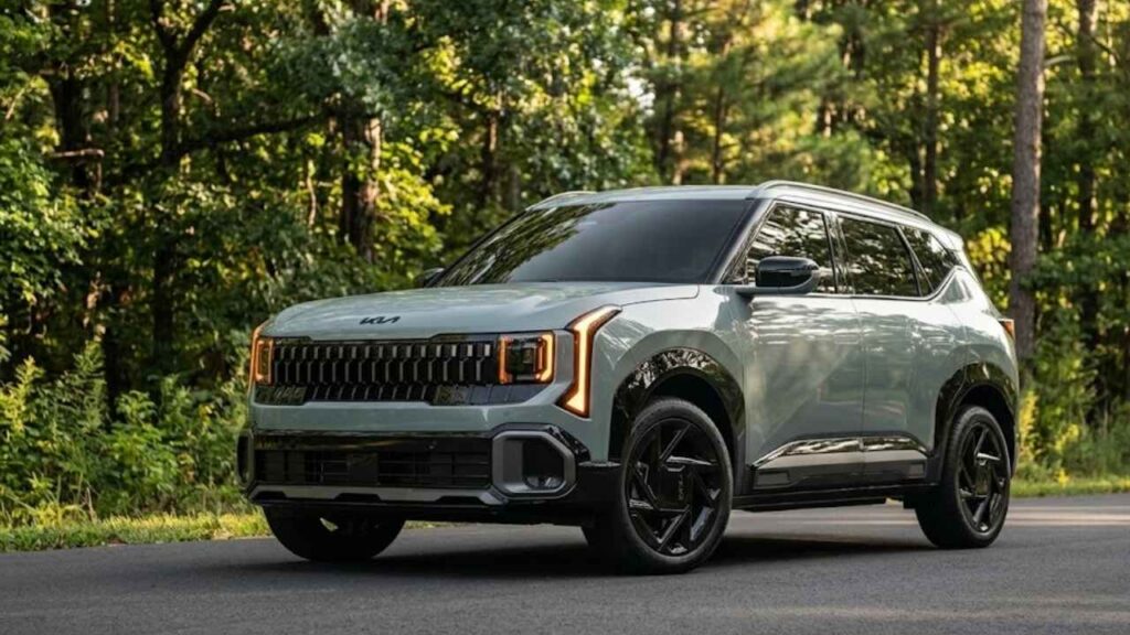 New Kia Seltos Hybrid Debuts