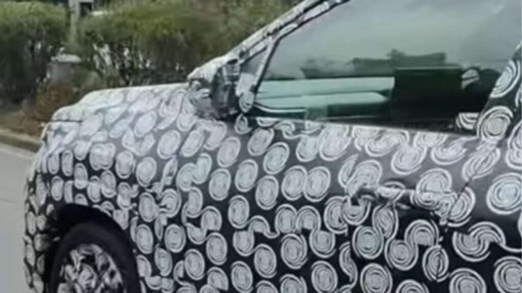 New Toyota Innova Hycross Facelift Interiors Spied
